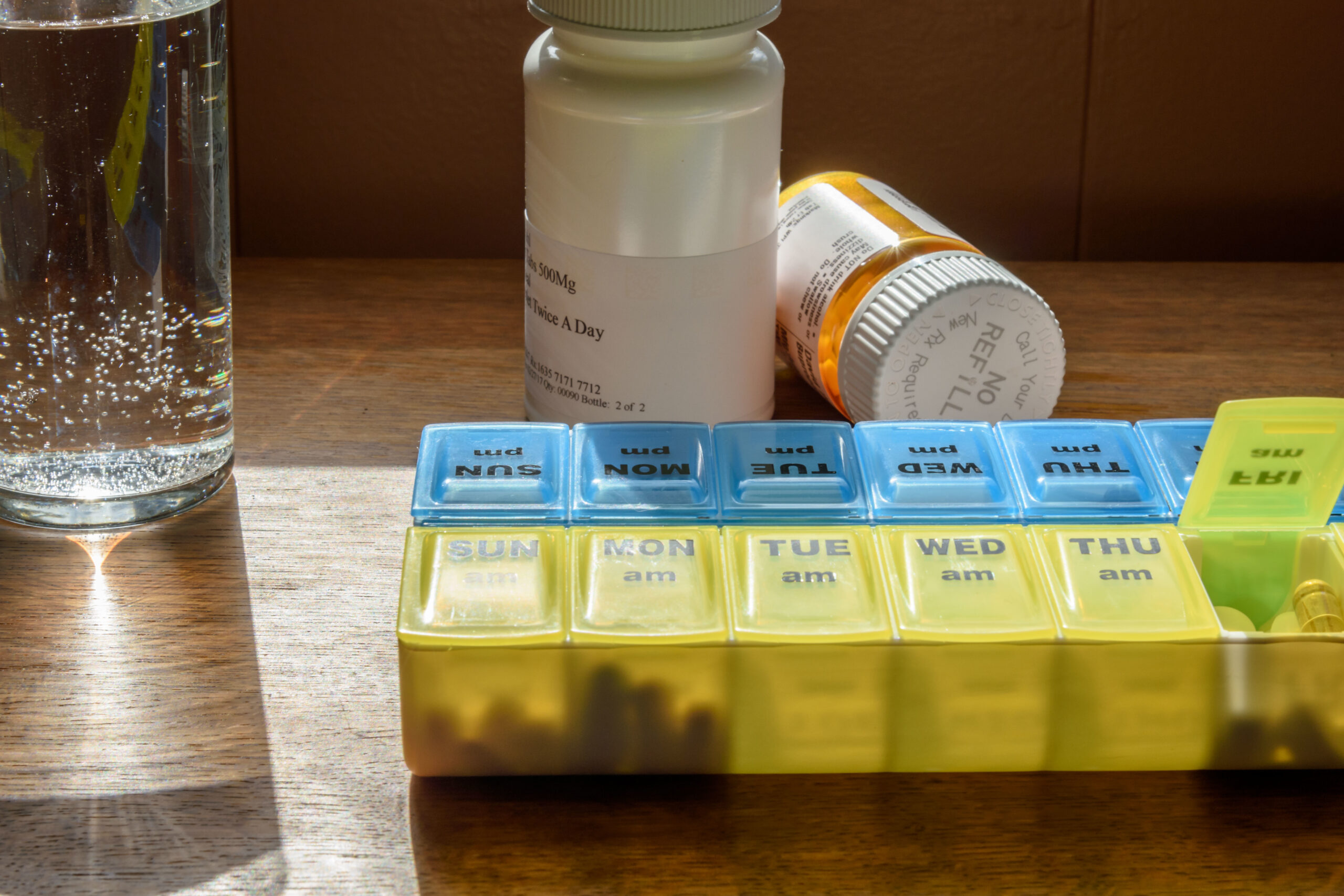 using-a-pill-organizer-for-daily-medication